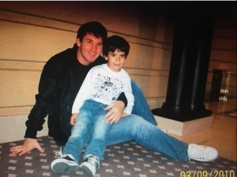 La hermosa historia de Messi y del niño que como él, tenía problemas para crecer