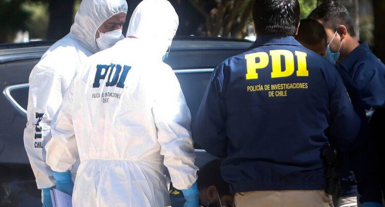 PDI investiga femicidio en La Granja: La víctima llevaba tres días muerta y el presunto autor fue encontrado al lado del cuerpo