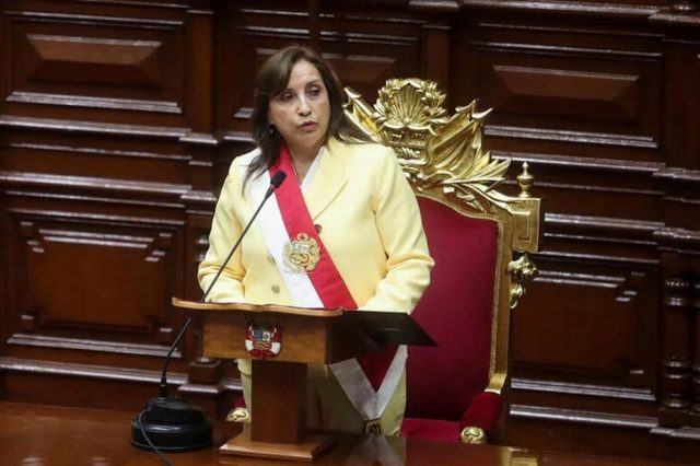 Nombran a Dina Boluarte como nueva presidente de Perú