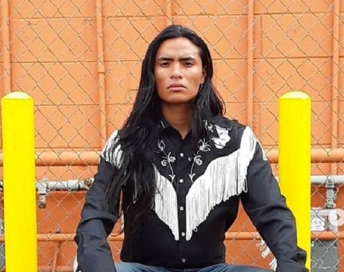 Haatepah Clearbear, el joven indígena que destacó en Revista Vogue y que triunfa en el mundo de la moda