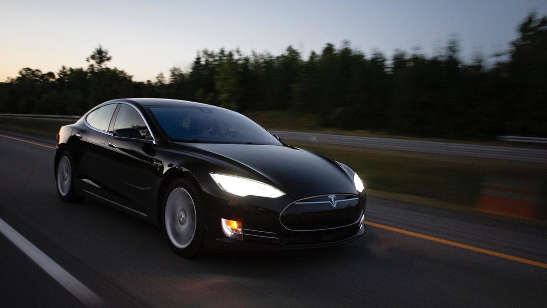 La conducción autónoma de Tesla está bajo investigación tras provocar choque de 8 autos