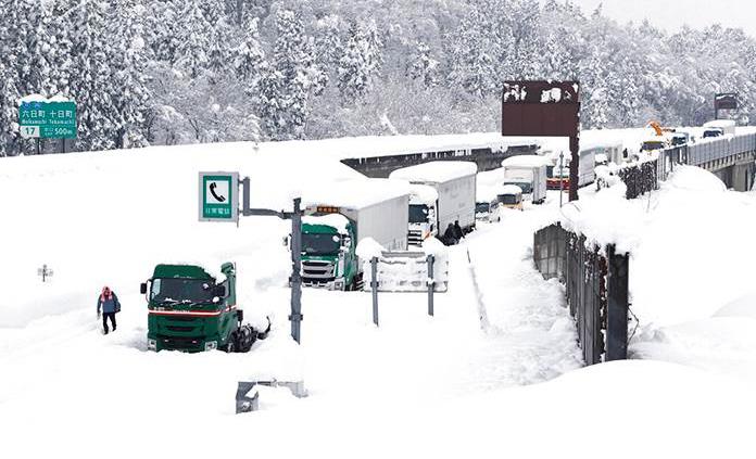 Mortales nevadas elevan el número de muertes y heridos en Japón