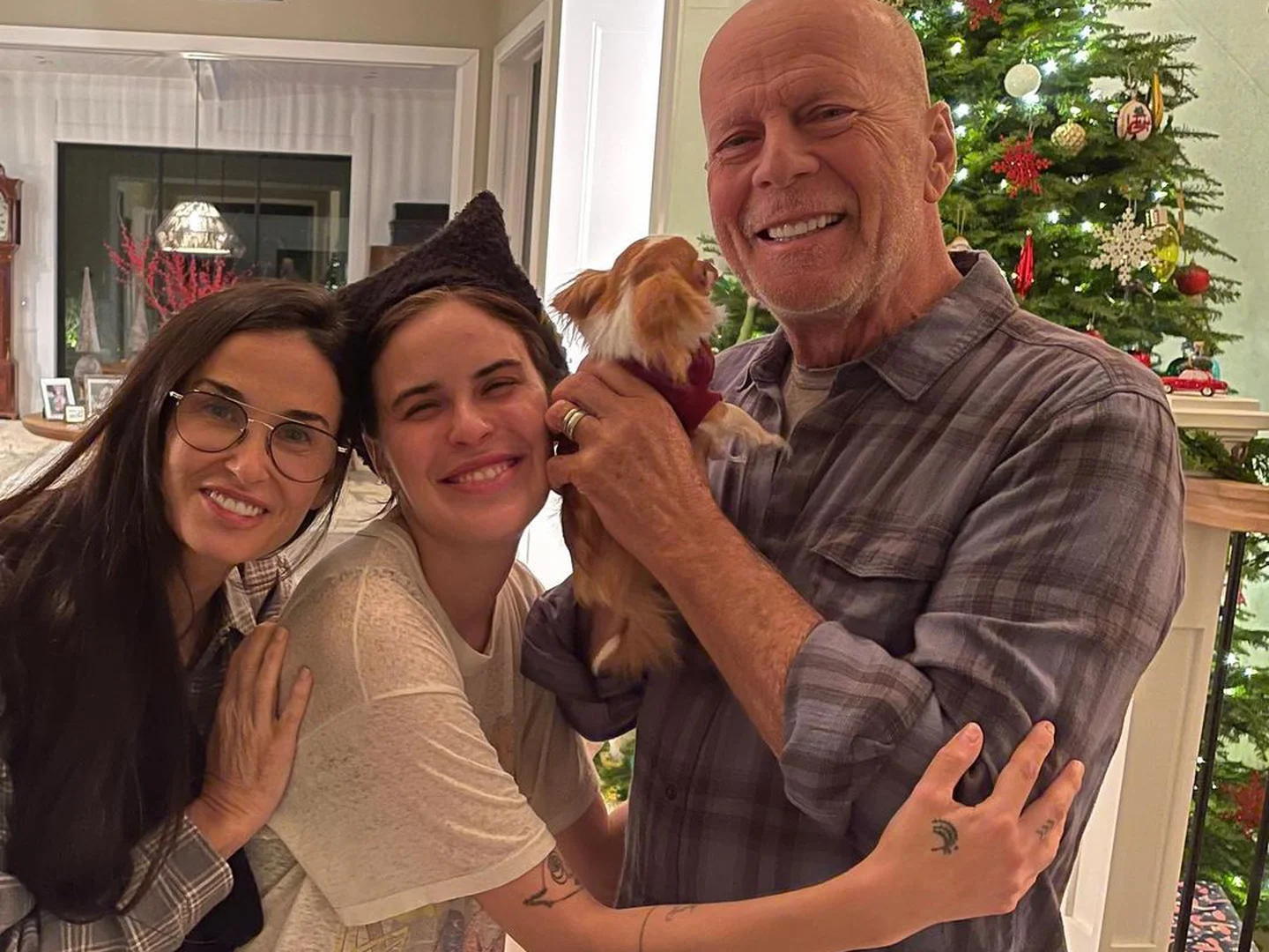 Bruce Willis reaparece con saludo navideño a 9 meses de ser diagnosticado con afasia