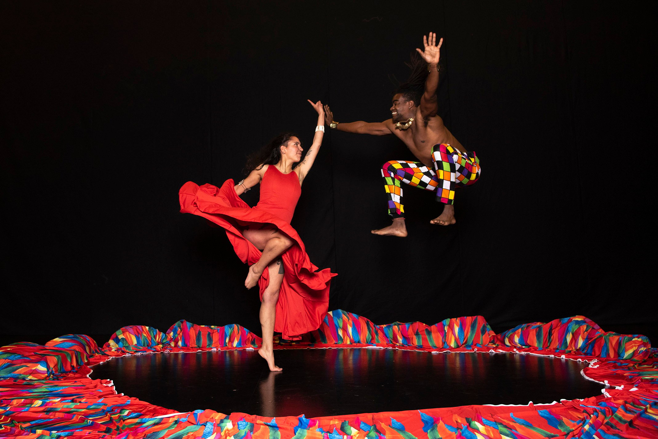 «Sumergir la negritud»: Nuevo montaje de danza afro contemporánea llega al GAM de Santiago