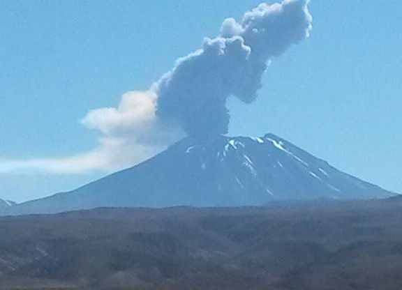 «Hola a todos, acá Volcán Lascar… ¡Erupción!»