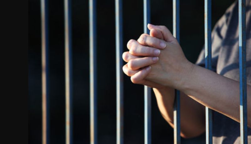 Informe expone miles de casos de abuso sexual contra mujeres en prisiones federales de EE.UU