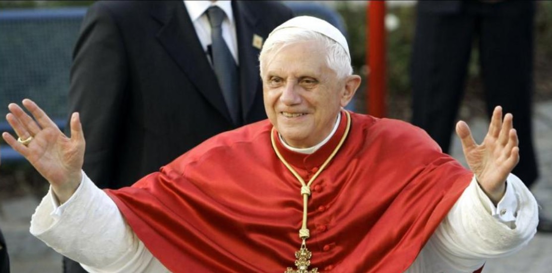 Papa Francisco pide oración por Benedicto XVI, «está muy enfermo», revela