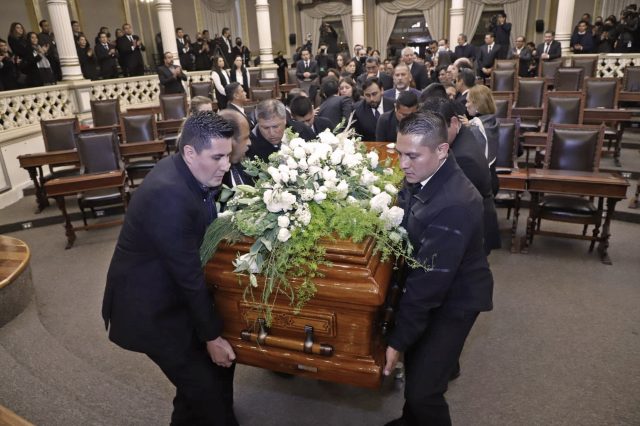 Despiden al gobernador Miguel Barbosa en el Congreso de Puebla con homenaje (En vivo)