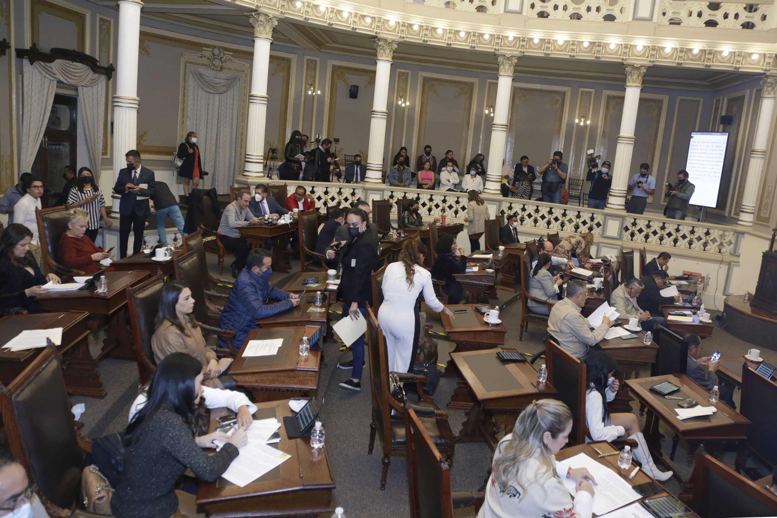 Gobernador garantiza autonomía en el Congreso de Puebla