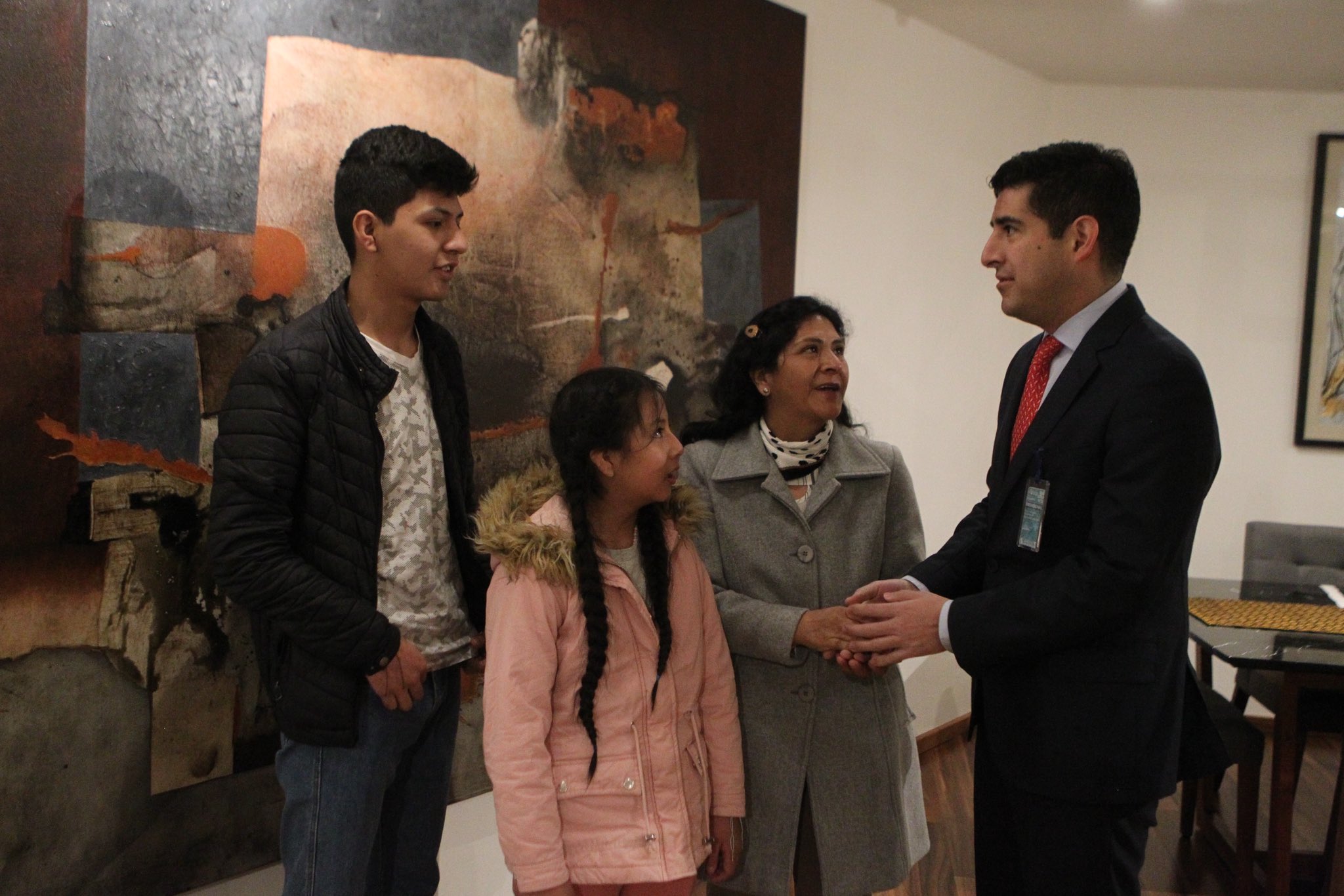 Familia de Pedro Castillo junto a embajador expulsado llegaron a México para recibir asilo político