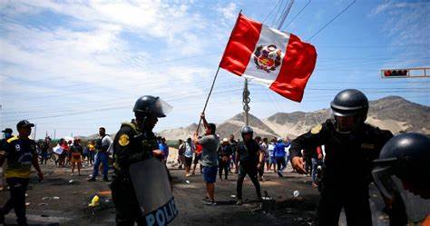 (Videos desde Perú) Masacre en Ayacucho:  Con fusiles y armas de guerra policía reprime a manifestantes