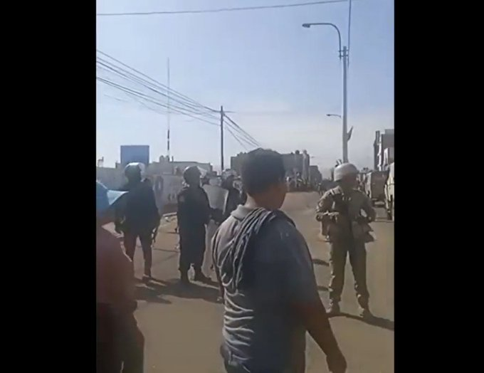 Continúa la masacre en Perú: Confirman muerte de un hombre durante brutal represión a protestas en Chala (Videos)