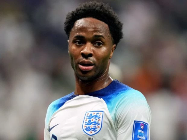 El delantero inglés Raheem Sterling debió abandonar el Mundial de Qatar 2022 por violento robo que sufrió su familia