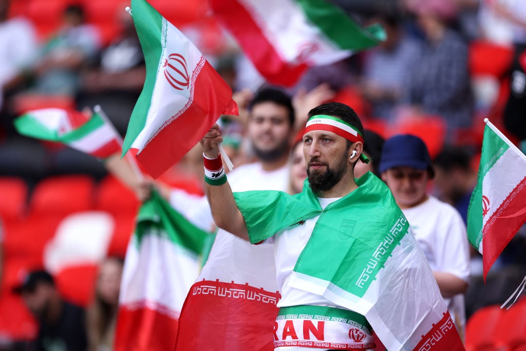 Policía de Irán mata a aficionado que celebró la derrota de su selección en Qatar 2022
