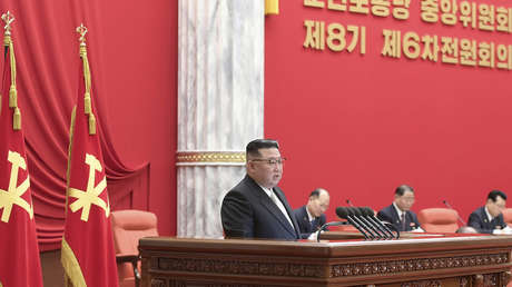 Kim Jong-un fija como objetivo fortalecer potencial de defensa en 2023 ante «nueva situación desafiante»