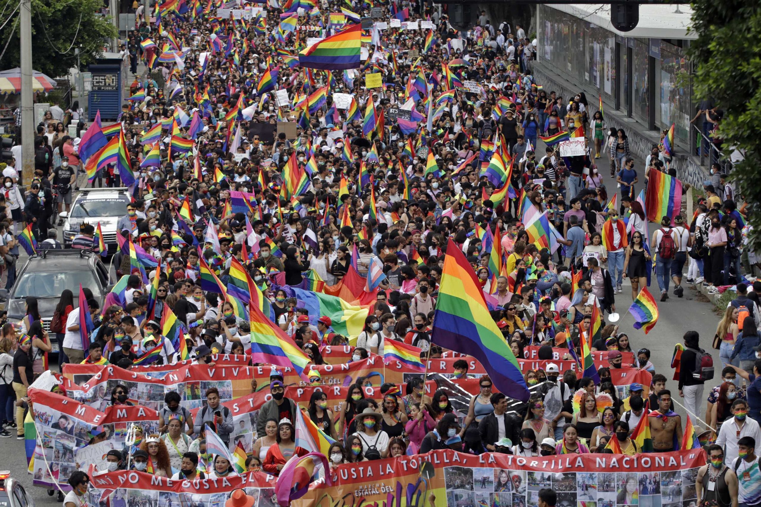 Vendrán a Puebla colectivos de 27 estados para marcha LGBT, este viernes