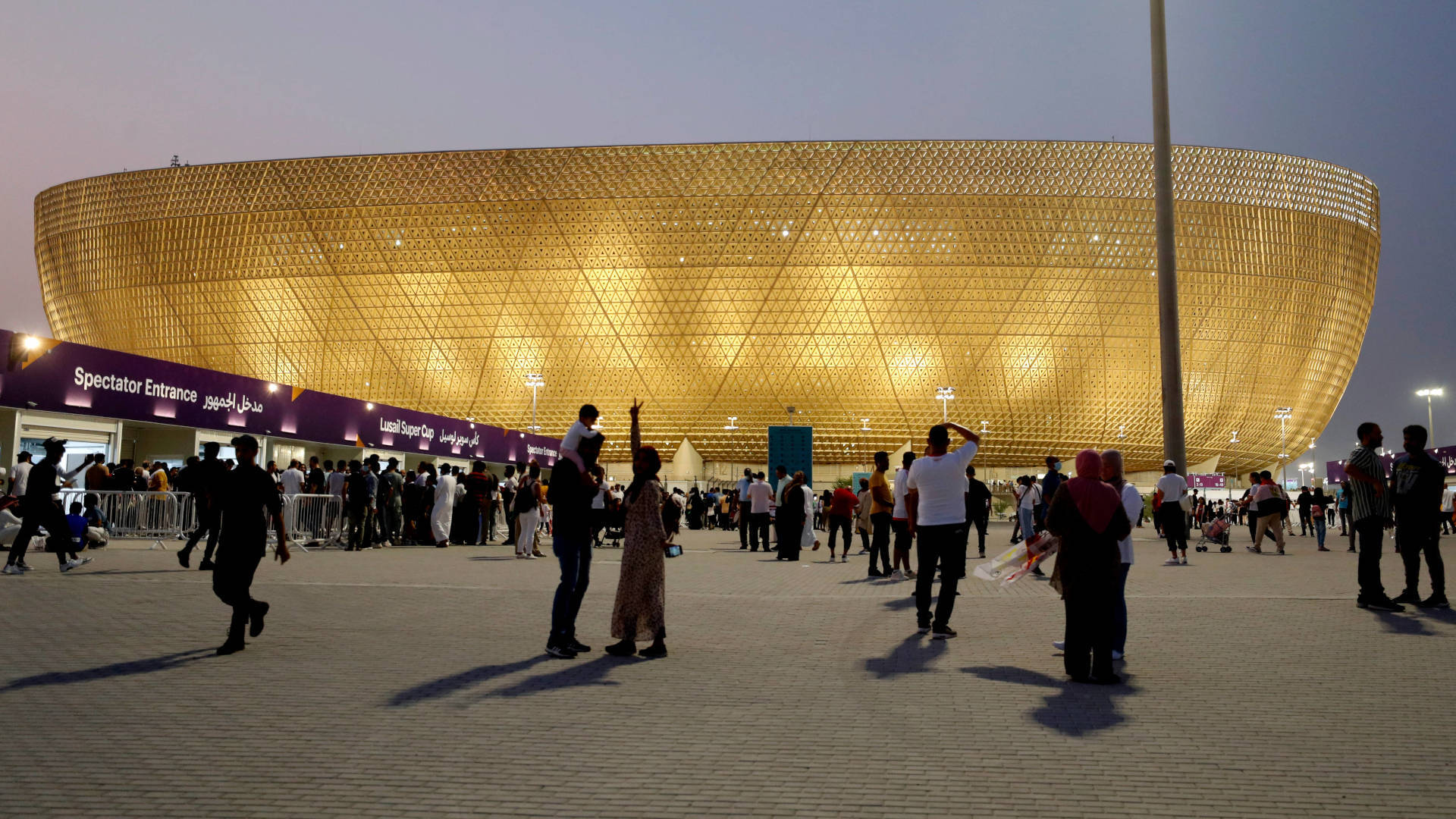 Muere trabajador migrante al caer del octavo piso del estadio Lusail en Qatar