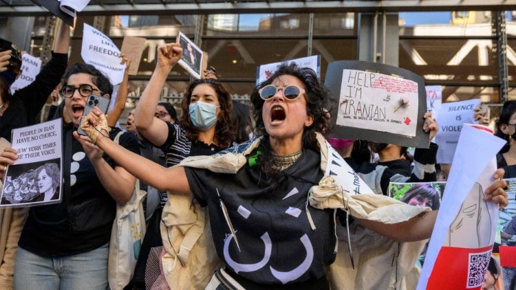 Organismo de la ONU para mujeres condena violencia de Irán en las protesta