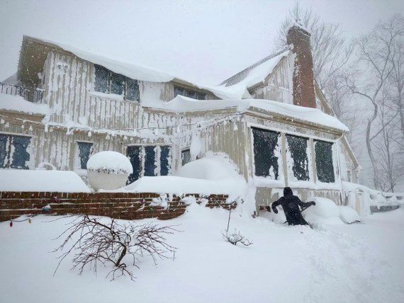 Tormenta de nieve en Nueva York deja 27 muertos; suman más de 50 en EU