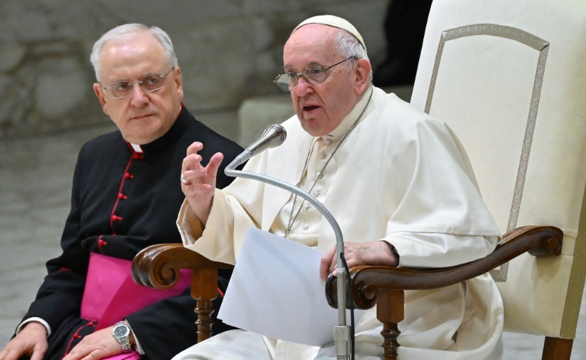 Revela el Papa Francisco que ya firmó su renuncia