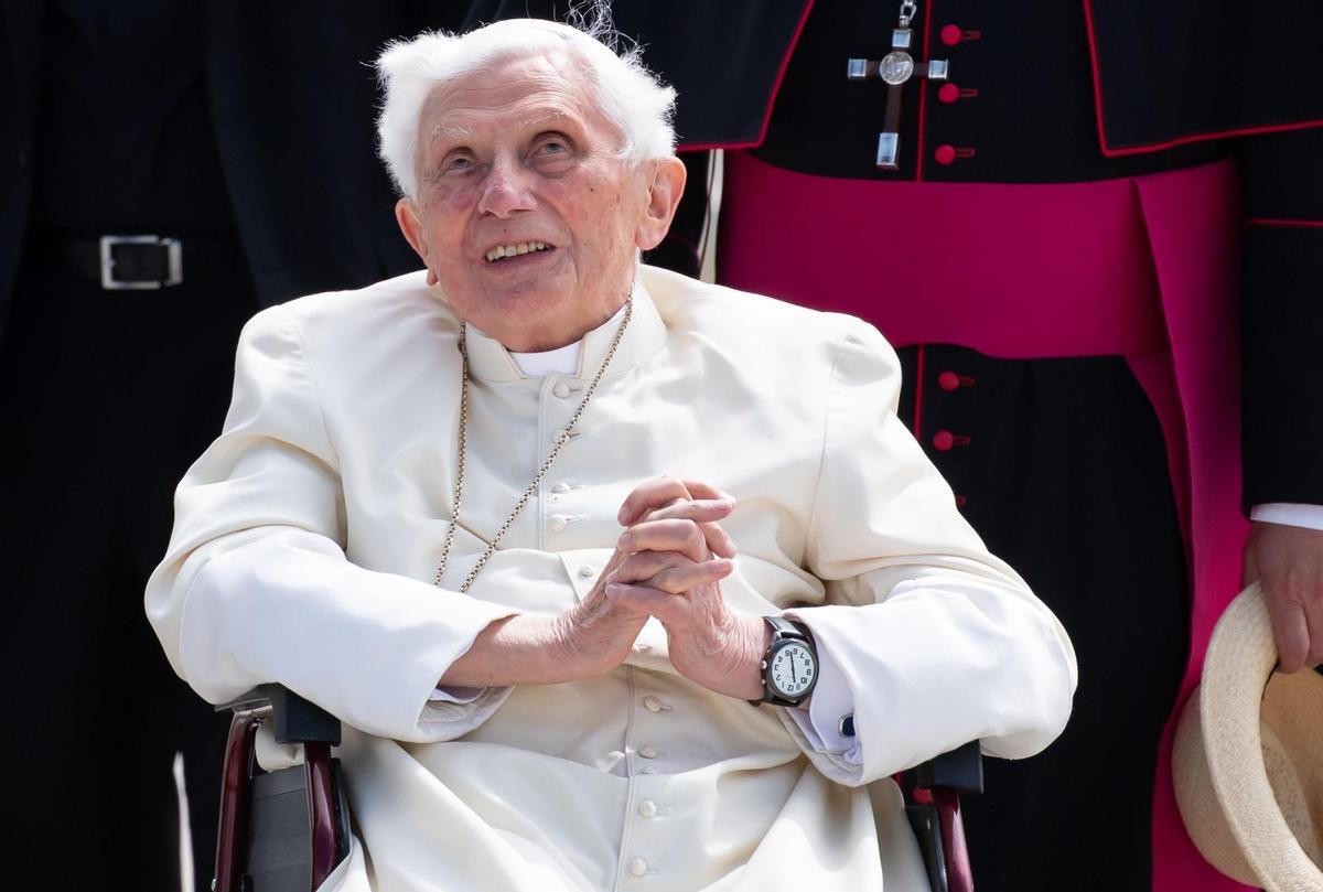 Papa Francisco dice que Benedicto XVI «está muy enfermo» y pide por su salud