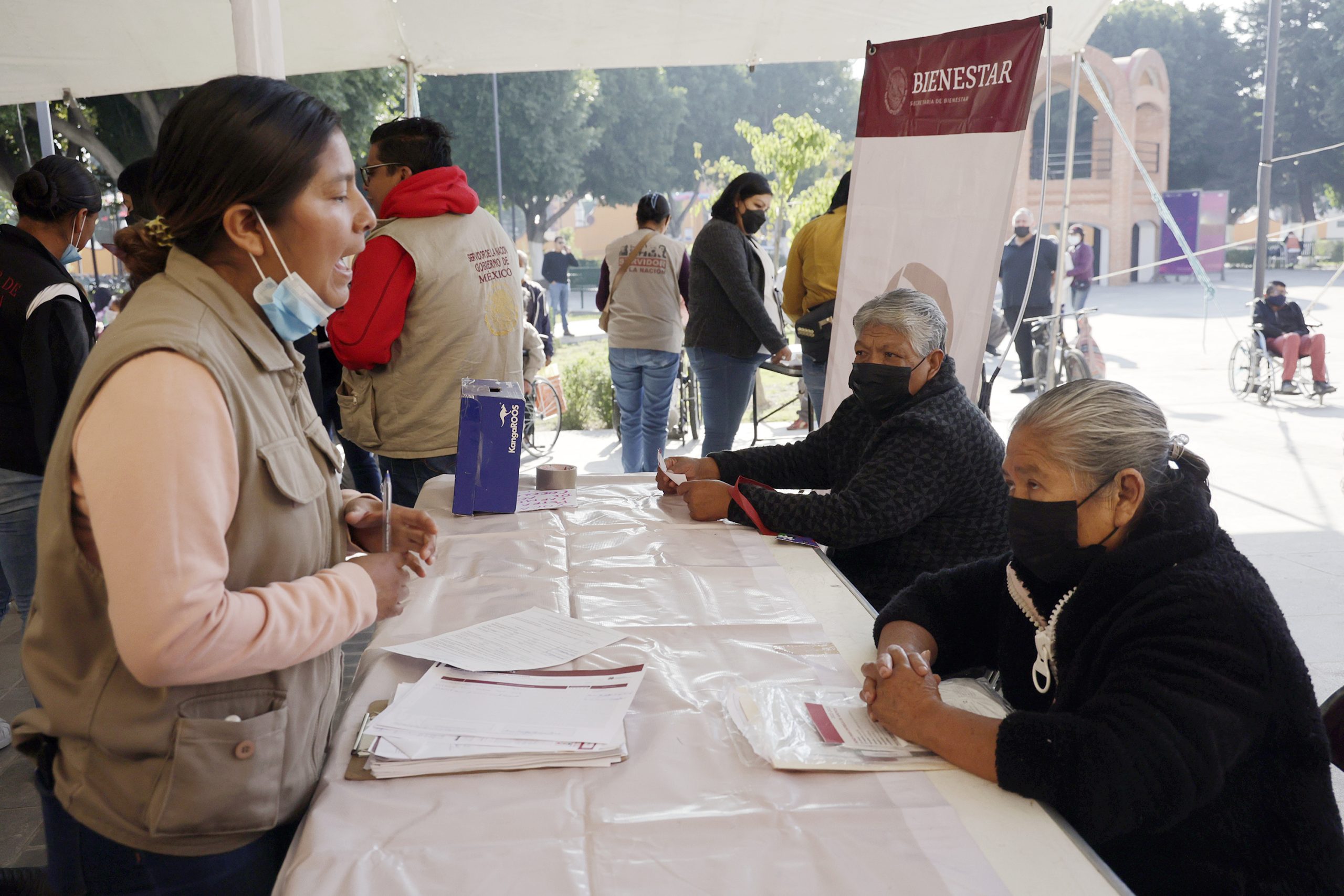 En Puebla inicia cambio de Tarjetas del Bienestar para los que cobran en Banamex