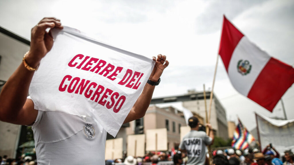 Crónica del Golpe de Estado en Perú: Castillo detenido y el pueblo exige asamblea constituyente