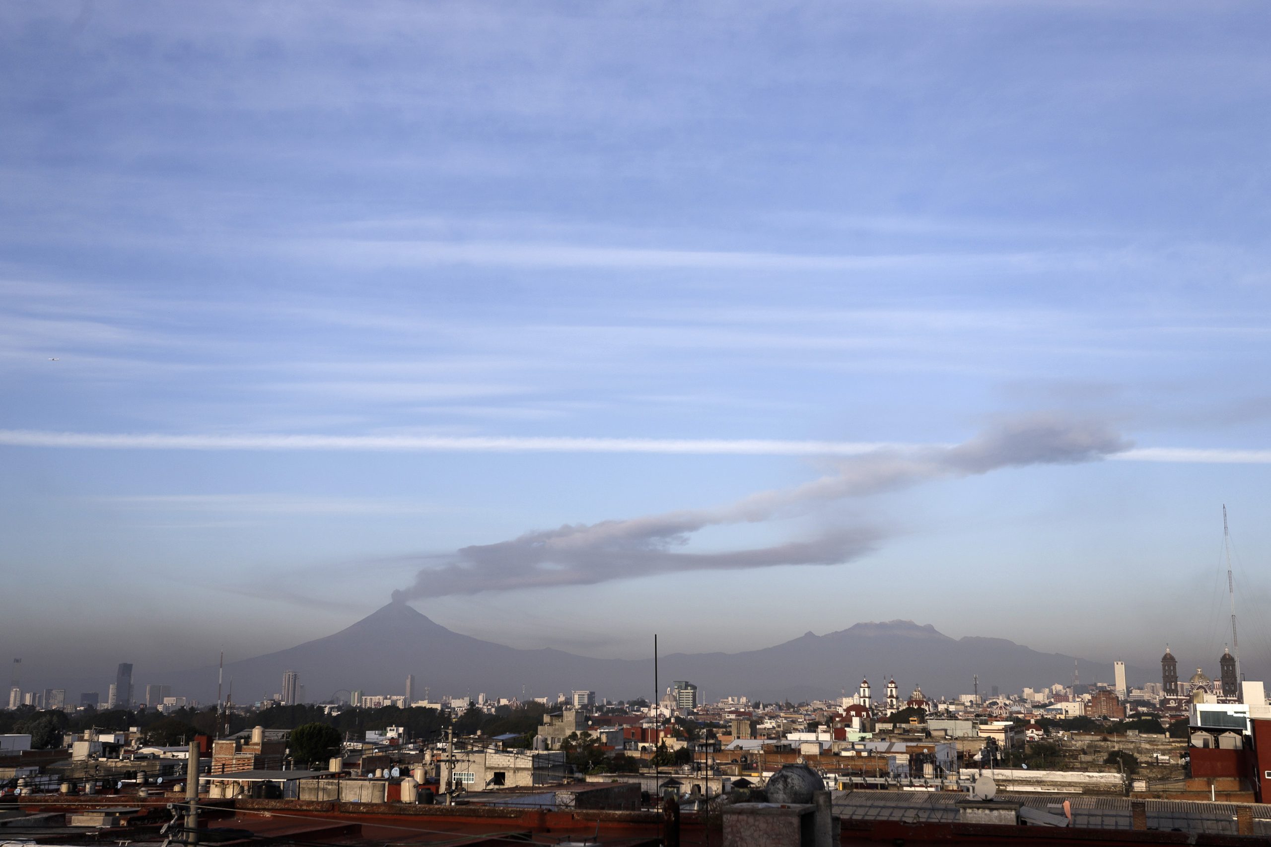 Descartan riesgos en la entidad tras explosiones del Popocatépetl