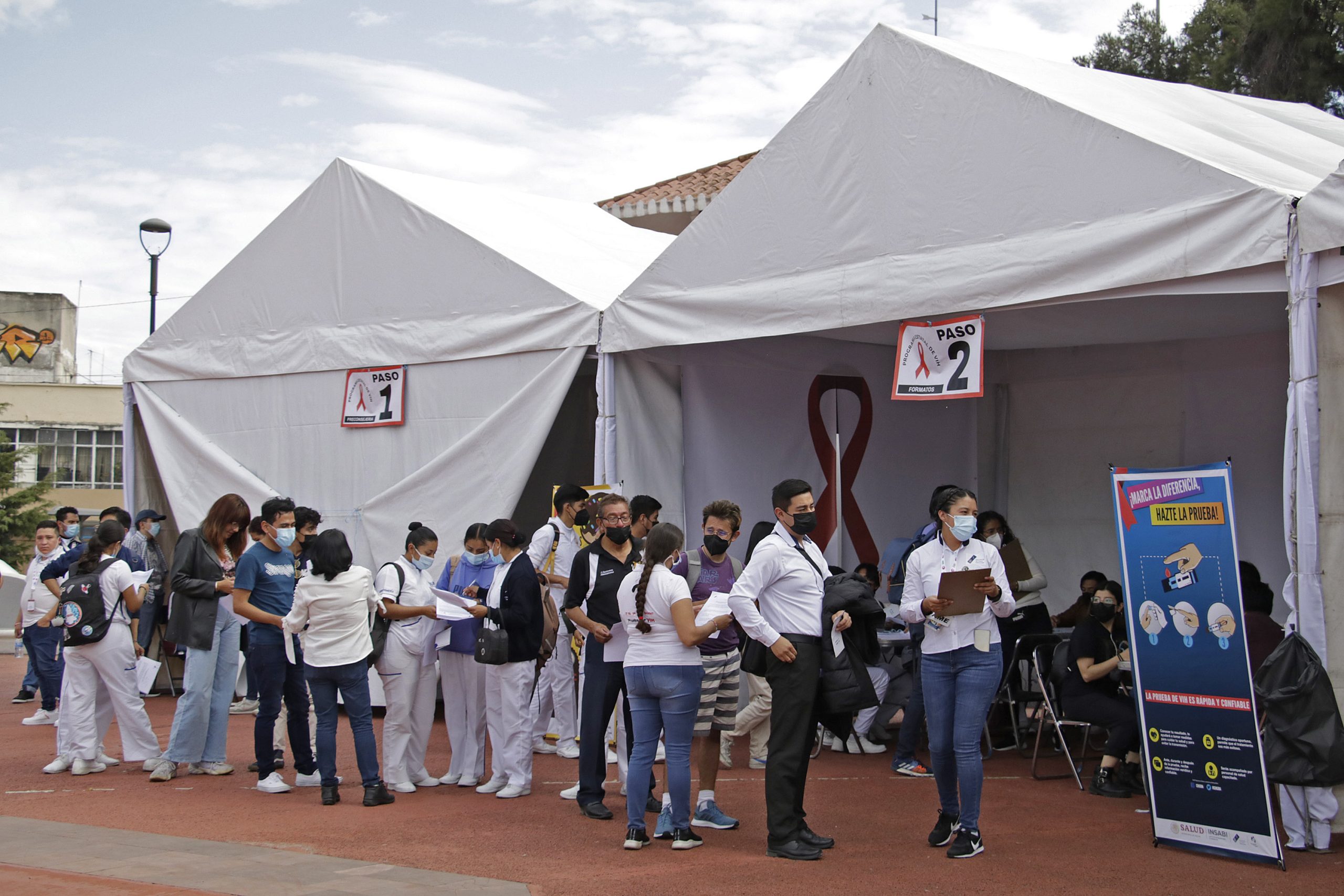 Acuden 236 poblanos al Paseo Bravo por pruebas del VIH