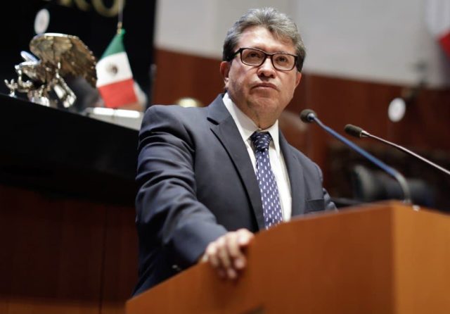 Monreal emite voto disidente en contra del Plan B electoral; aprobación «titubea»