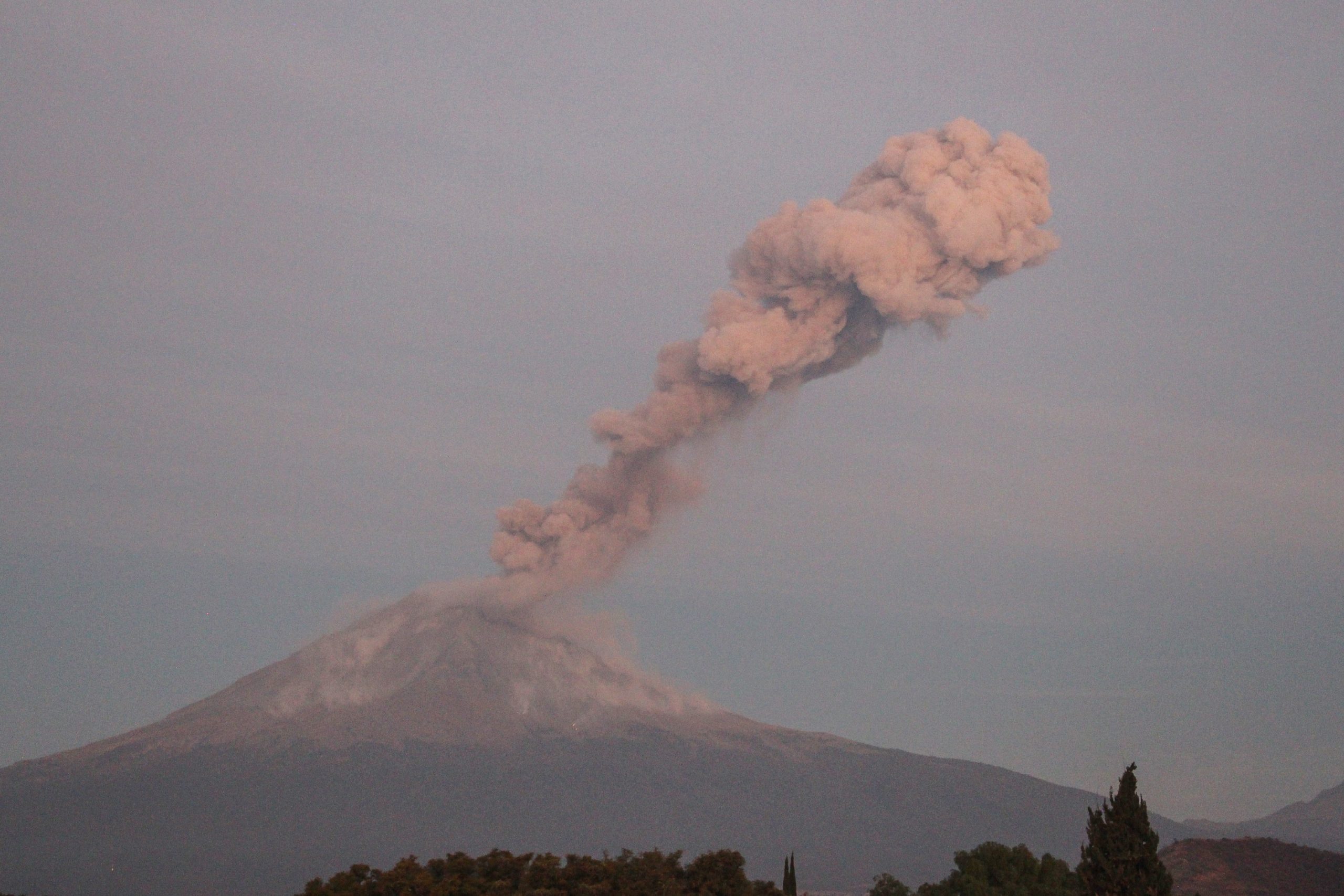 Continúa monitoreo permanente del volcán Popocatéptl