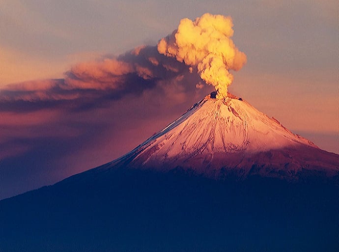 Ocho volcanes se encuentran activos en Latinoamérica: Dos son de Chile y uno en la Antártida