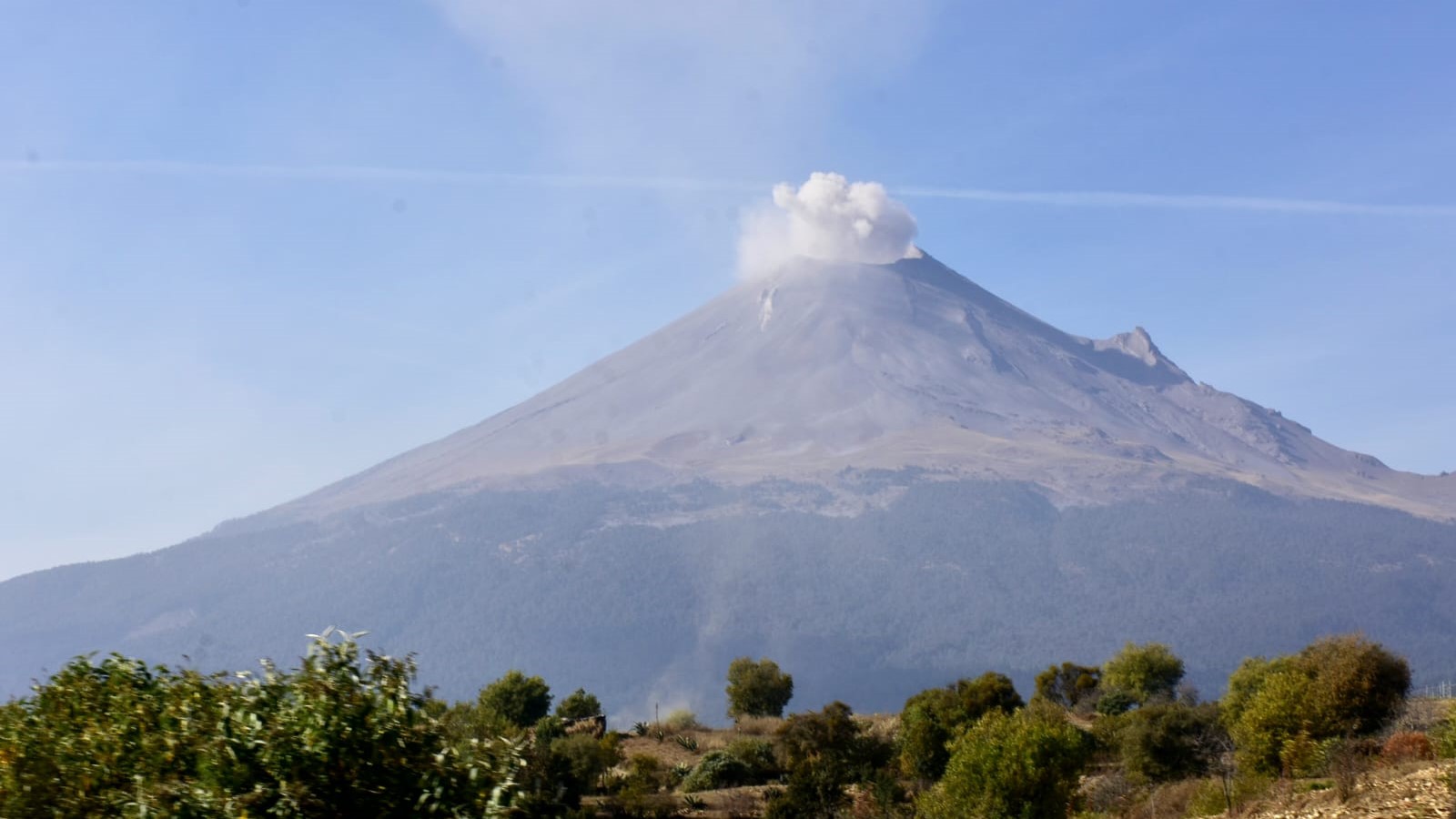 Supervisan rutas de evacuación del volcán Popocatépetl ante aumento de actividad