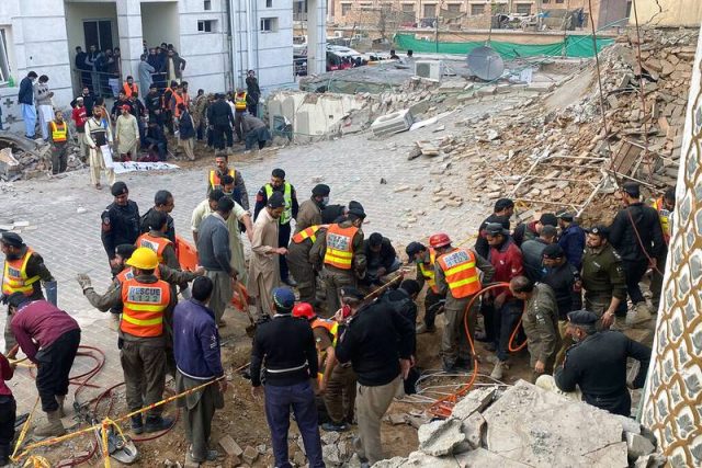 Pakistán: ataque suicida a mezquita deja 100 muertos y 221 heridos