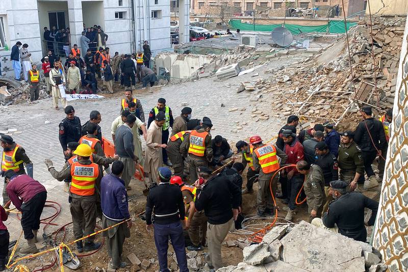 Pakistán: ataque suicida a mezquita deja 95 muertos y 200 heridos