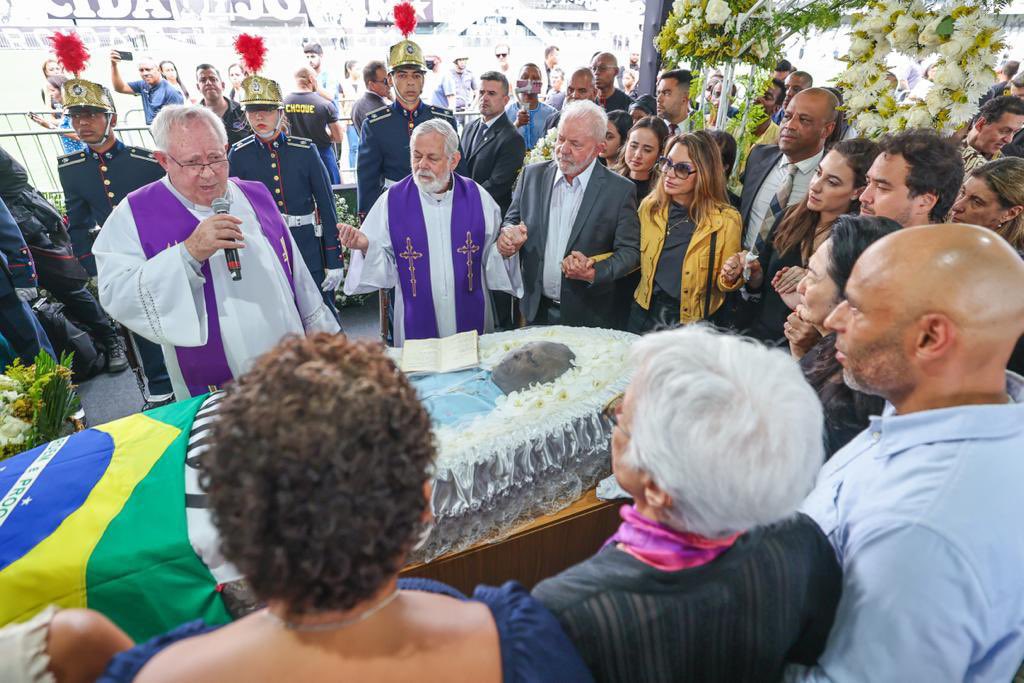 Presidente Lula Da Silva rindió homenaje a Pelé en la capilla ardiente de Vila Belmiro