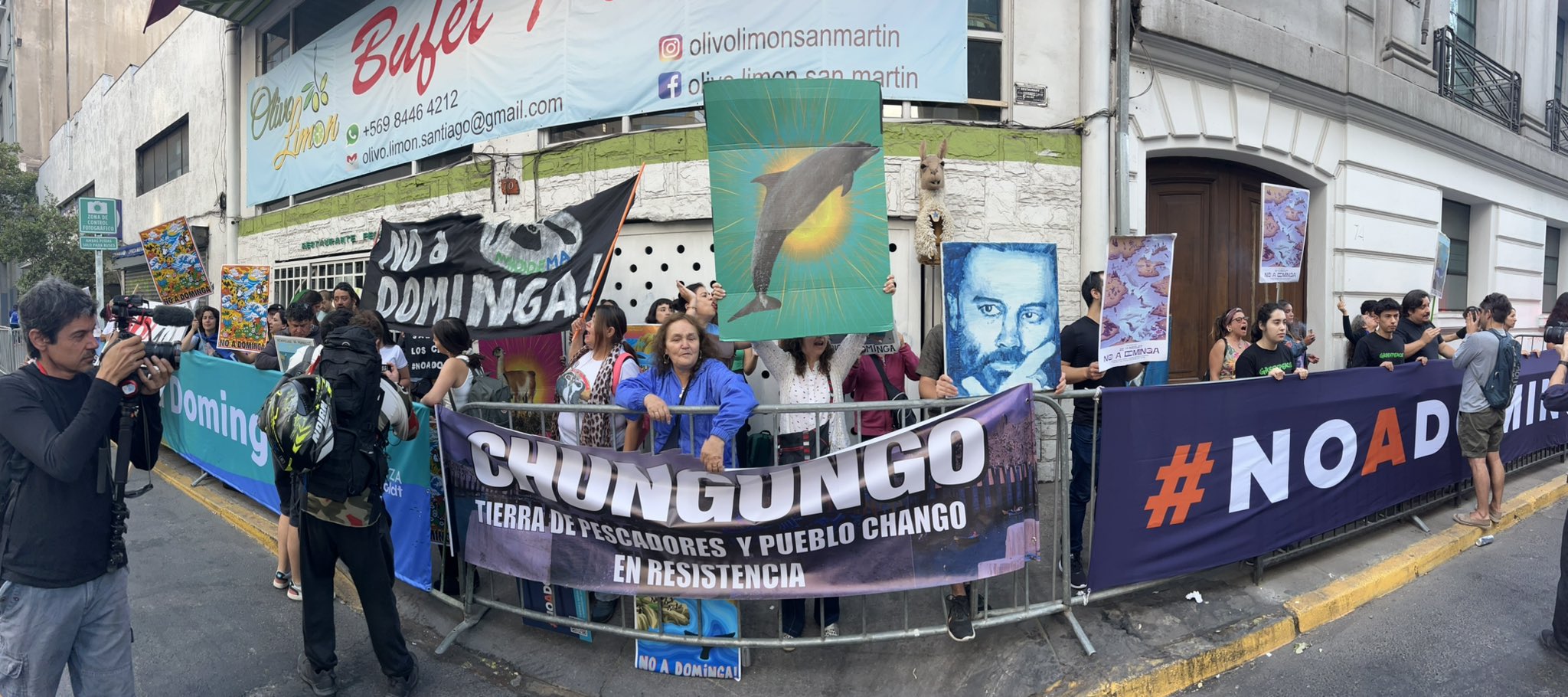(+Video) Chilenos se manifiestan en la afueras del Ministerio del Ambiente en contra del proyecto Dominga