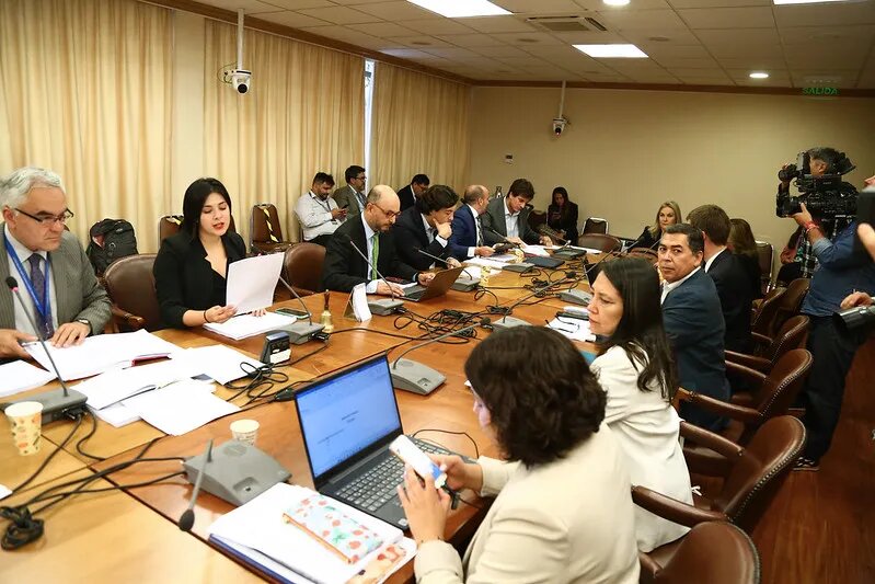 (VIDEO) Furia y matoneo de Gonzalo De la Carrera en el Congreso: Pierde el control ante rechazo de moción de censura contra Karol Cariola