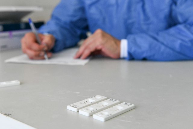 Continúan en ascenso contagios por covid en Puebla: Salud