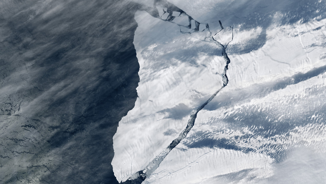 Imagen satelital muestra cómo se desprendió un colosal icerberg en la Antártida (Video)