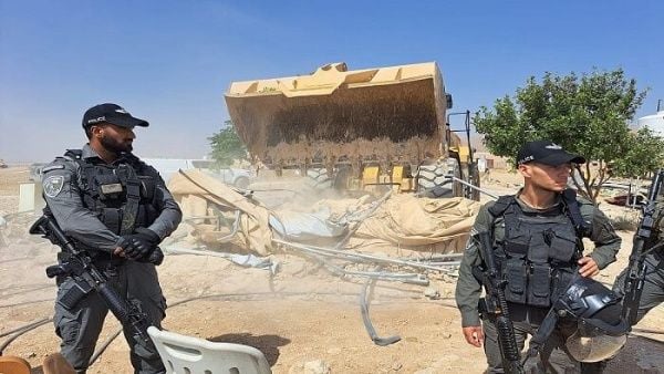 Fuerzas militares de Israel destruyen estructuras palestinas en Cisjordania