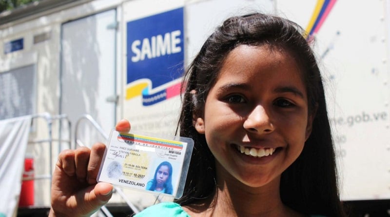 Niños de comunidades indígenas venezolanas reciben una jornada de cedulación