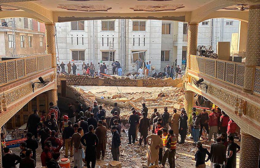 Ataque suicida en mezquita deja casi 30 fallecidos y 150 heridos en Pakistán