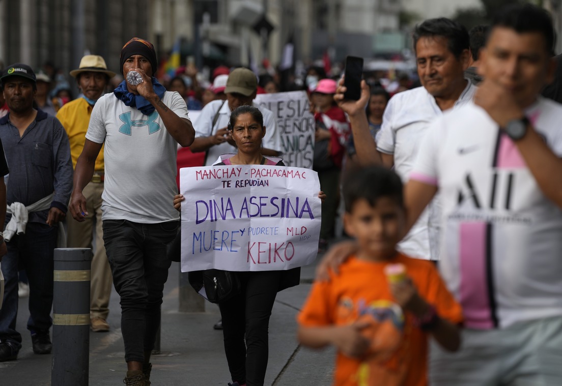 Cifras de la Defensoría: muere una mujer y otra pierde su bebé por bloqueos de vías en Perú