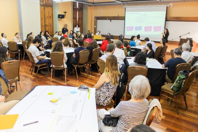 Más de 50 organizaciones se unen en pos de la lectura en Chile: Advierten importante retraso en todos los niveles educativos
