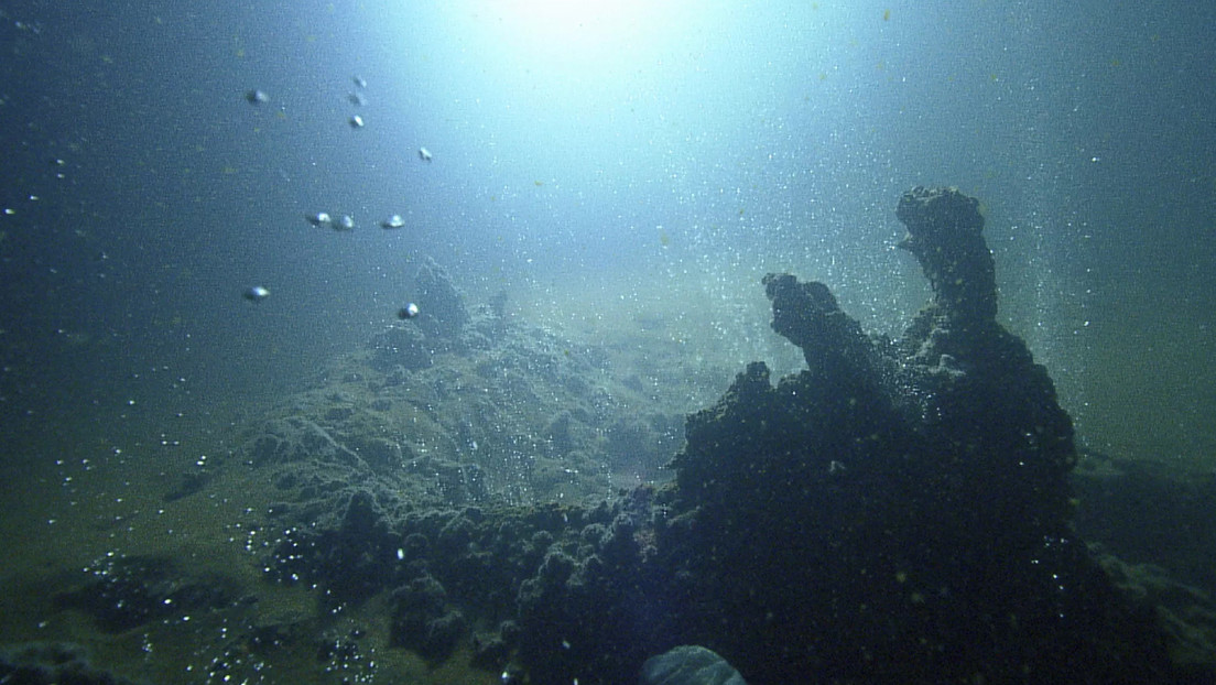 Descubren una gran cámara magmática cerca de un popular sitio turístico en el Mediterráneo