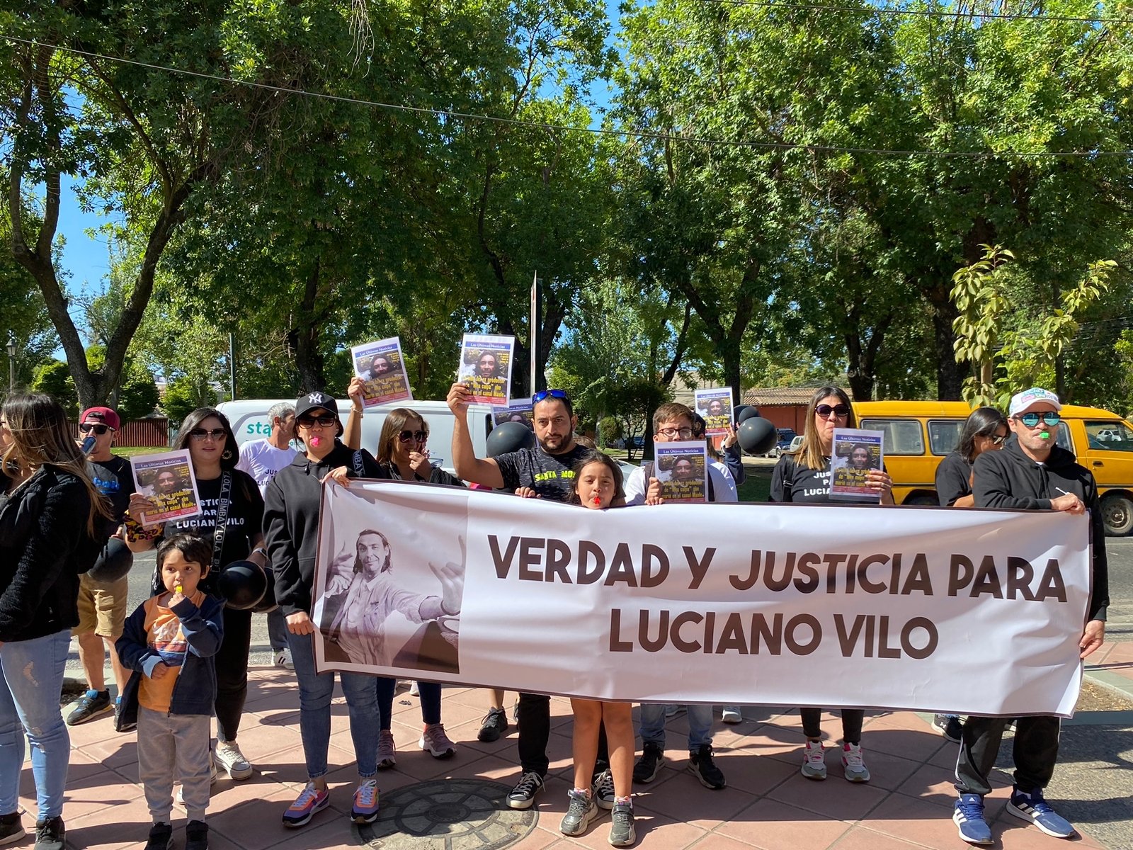Familiares y amigos de exproductor de Mea Culpa se manifestaron en la Fiscalía de Talca para exigir verdad y justicia