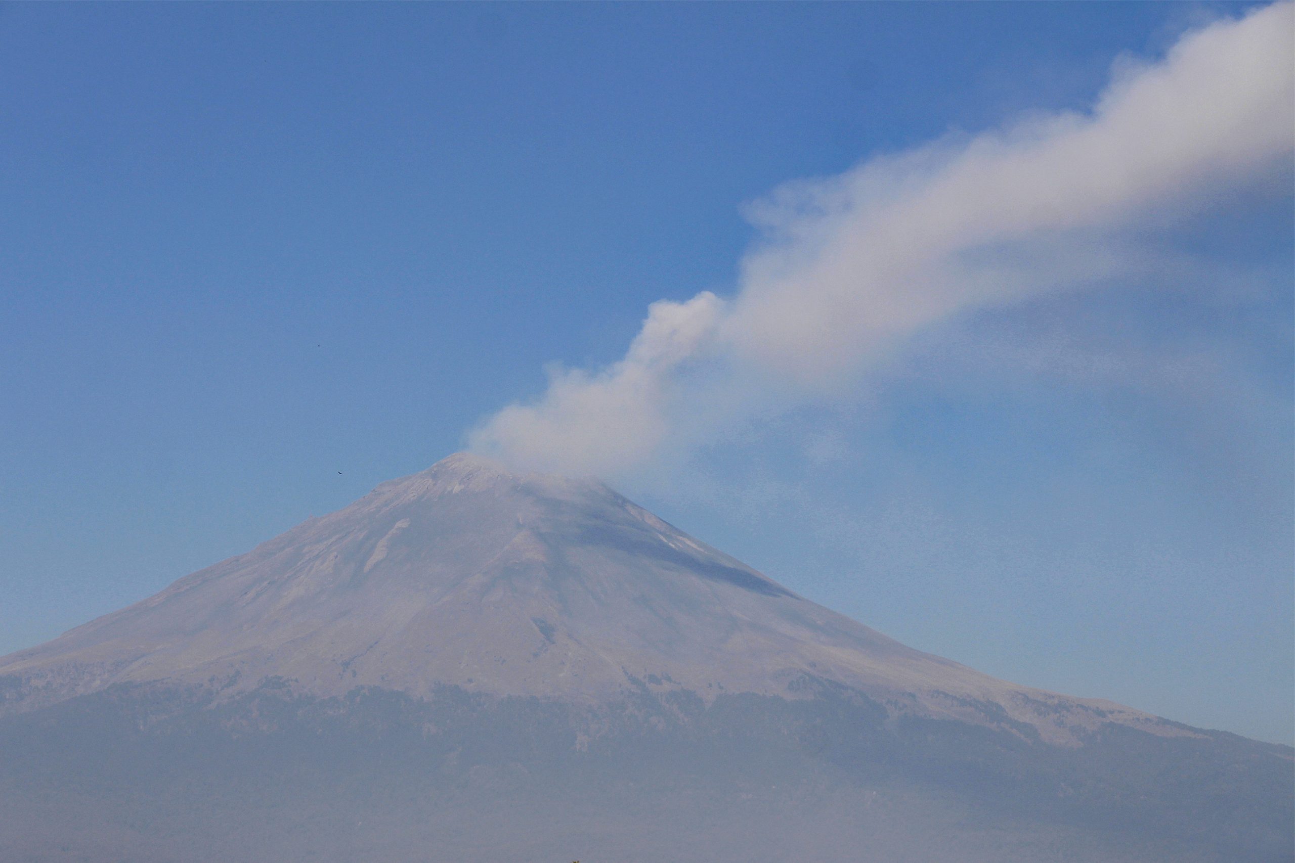 Registra Popocatépetl 120 exhalaciones en las últimas 24 horas