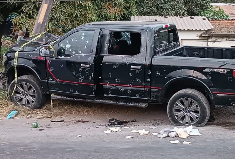 Rafaguean camioneta en Veracruz; entre los 6 muertos hay 2 menores