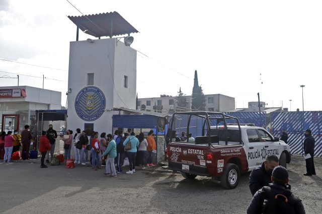 Trasladan a 5 reos de San Miguel a otros penales tras excavar túnel